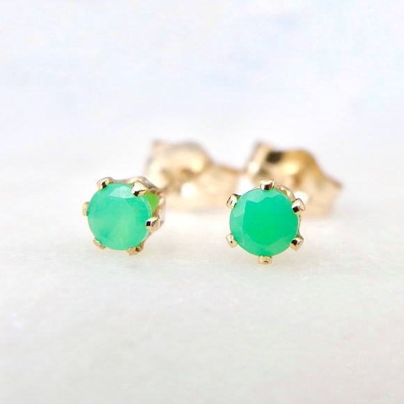 3mm green chrysoprase stud earrings 14k - Picture 3 of 7
